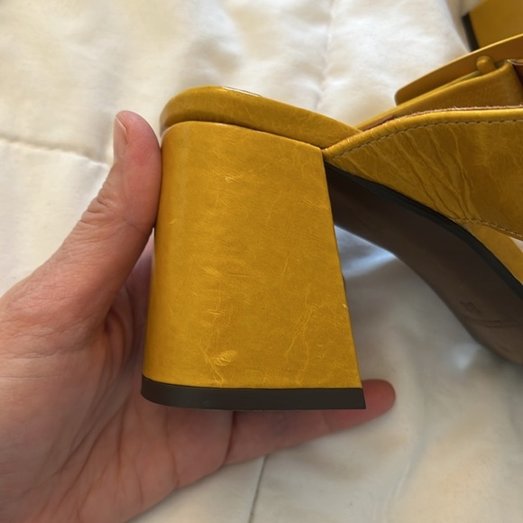 L'intervalle Blocked Heel Sandals. Mustard color Size 38 Euro Size 7.5 US. - Picture 12 of 13